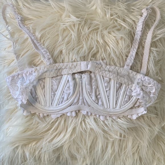 💕Shirley By Hollywood White Lacey Underwire Shelf Bra Size 34💕 - Picture 5 of 9